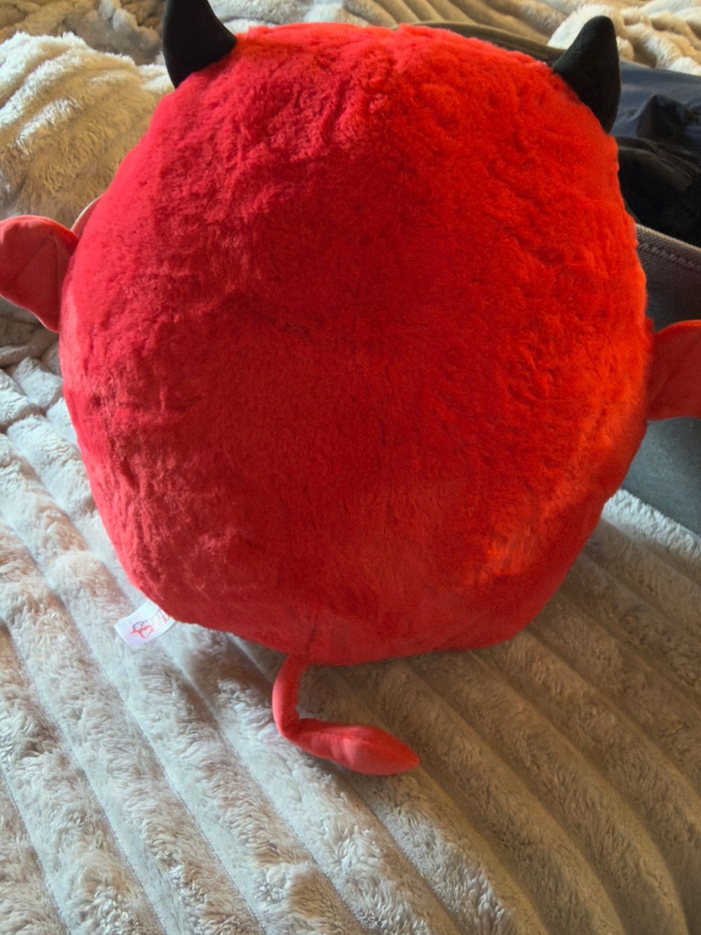 Squishmallows Fuzz-A-Mallows-Red Devil Dante Plush - Picture 3 of 9